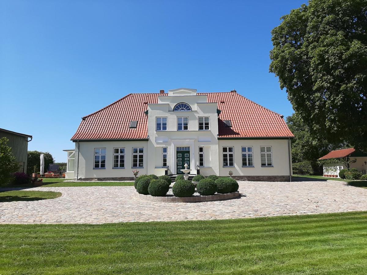 Gutshaus Neu Farpen Ξενοδοχείο Neuburg  Εξωτερικό φωτογραφία